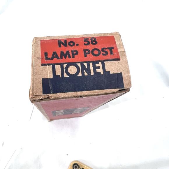 LIONEL #58 Cream/Yellow Lamp Post & Original Box - Picture 7 of 7